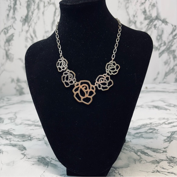 Elegant Silver Rose Necklace Y2K - Picture 2 of 7